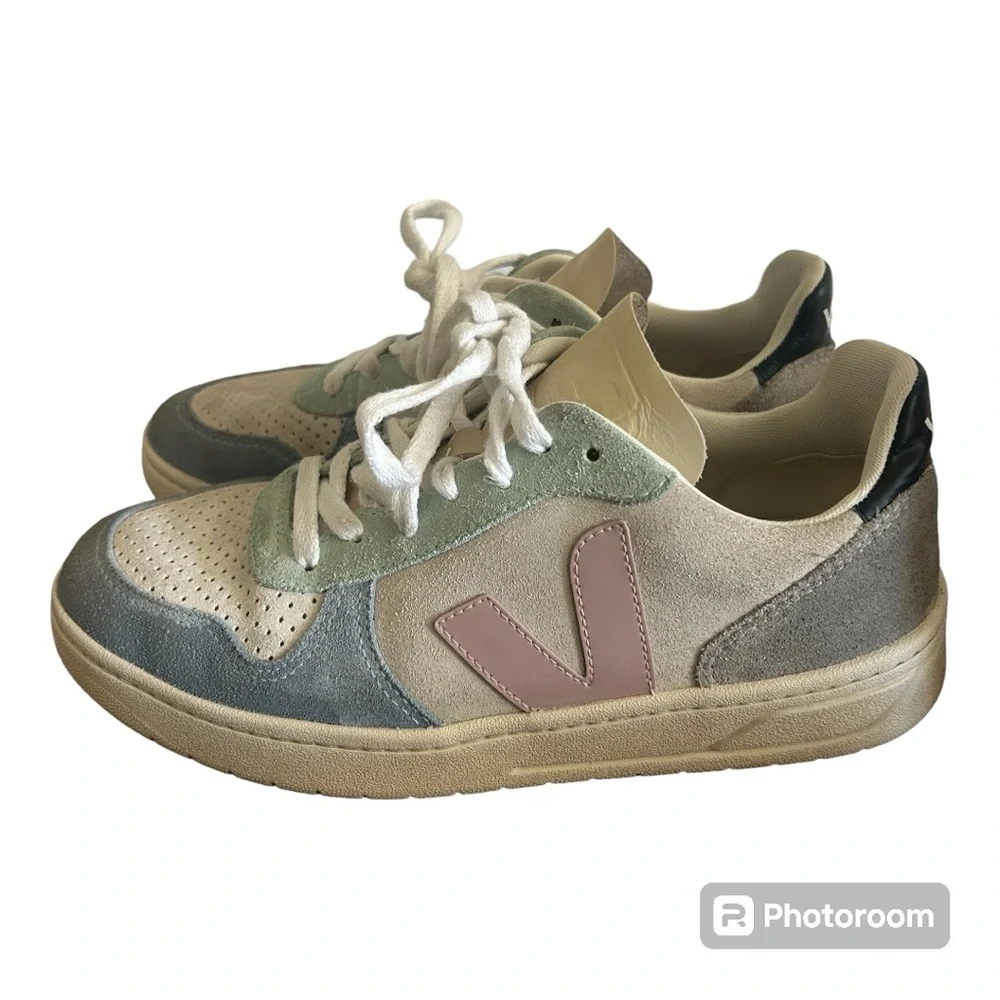 VEJA Shoes - Picture 4 of 5